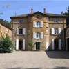 Manoir Tourieux coté cour domaine pierres dorées