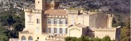 Vue générale du château de la Barben